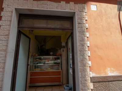 Il forno si trova a San Pasquale �vecchia�, al numero 74 della stretta via Michele De Napoli